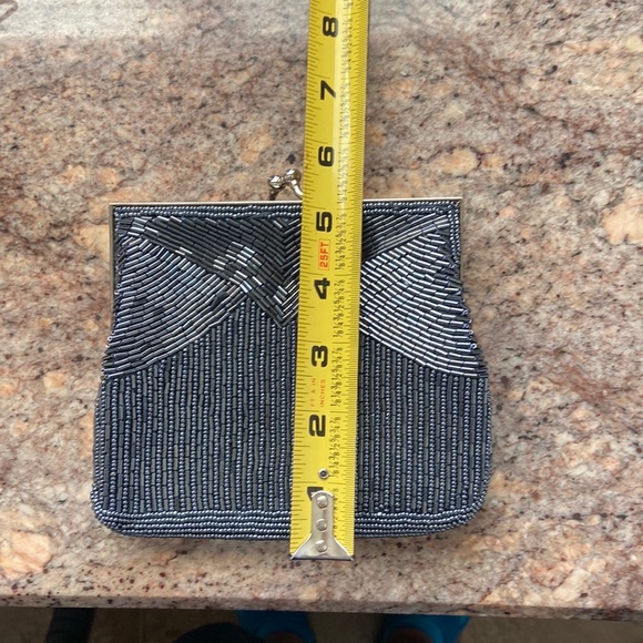 Beaded evening bag in silver gray - Picture 5 of 5